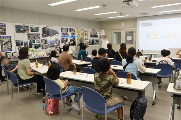 工場見学の様子 会議室